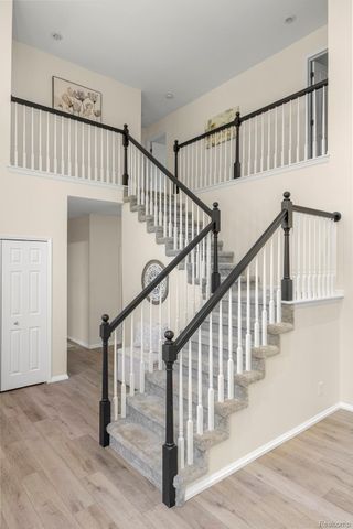 23395 Mission Lane, Farmington, MI 48335