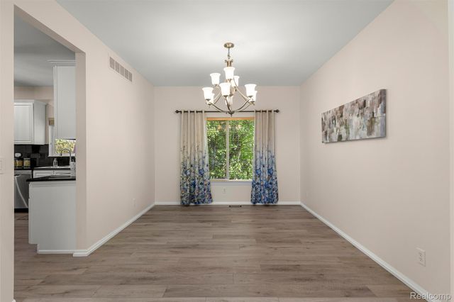 23395 Mission Lane, Farmington, MI 48335