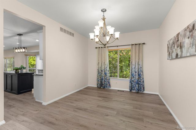 23395 Mission Lane, Farmington, MI 48335