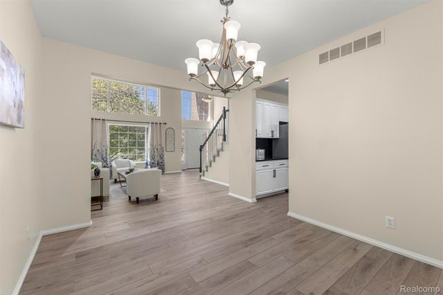 23395 Mission Lane, Farmington, MI 48335