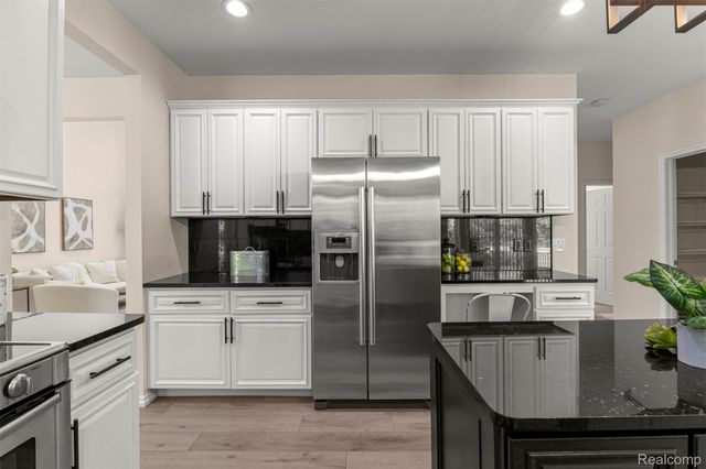 23395 Mission Lane, Farmington, MI 48335