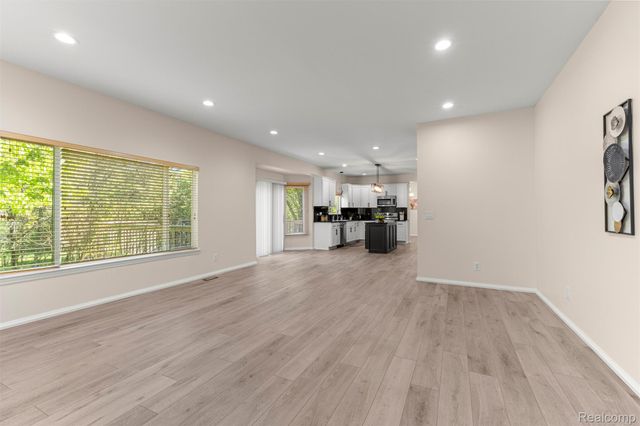 23395 Mission Lane, Farmington, MI 48335