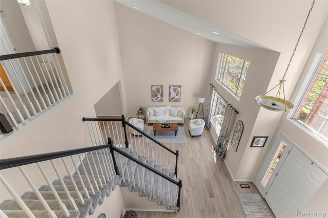 23395 Mission Lane, Farmington, MI 48335