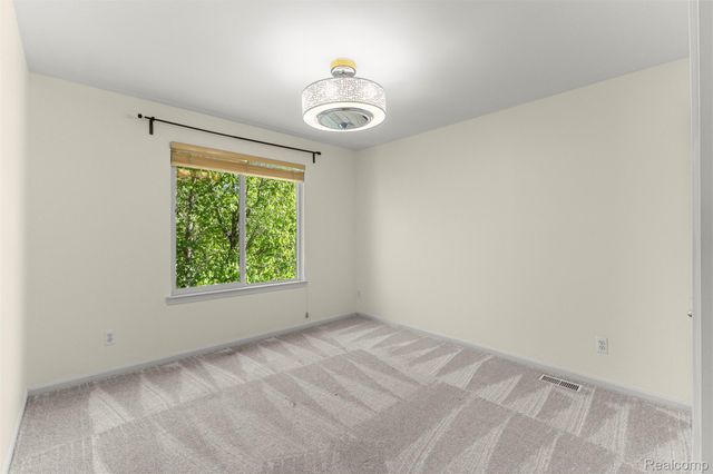 23395 Mission Lane, Farmington, MI 48335