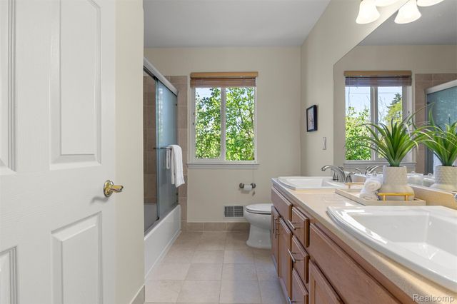 23395 Mission Lane, Farmington, MI 48335