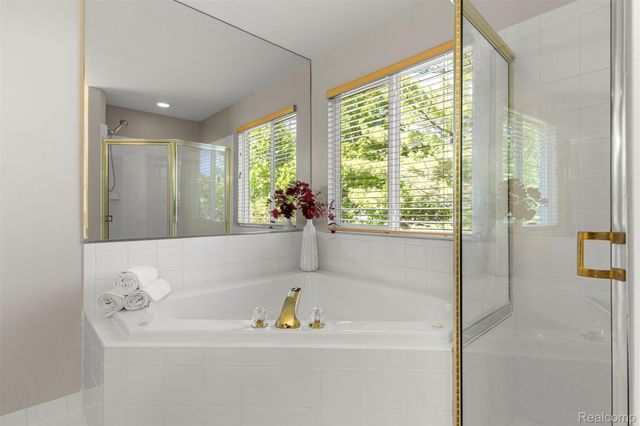 23395 Mission Lane, Farmington, MI 48335
