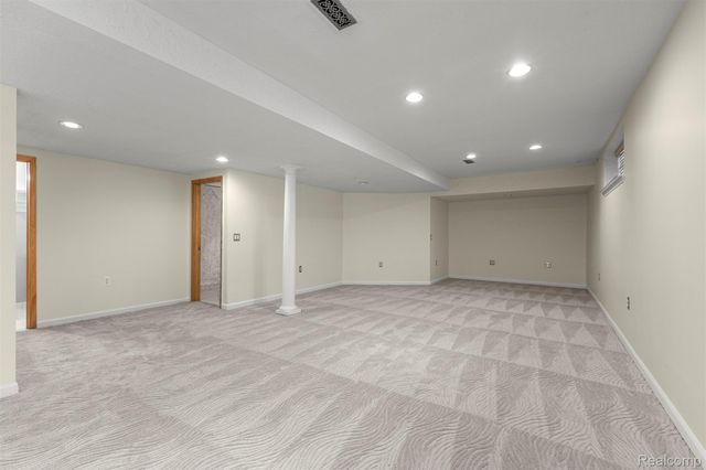 23395 Mission Lane, Farmington, MI 48335