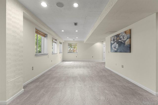 23395 Mission Lane, Farmington, MI 48335