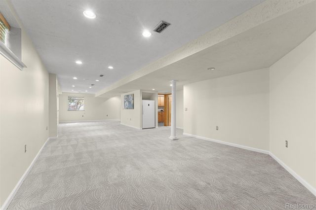 23395 Mission Lane, Farmington, MI 48335