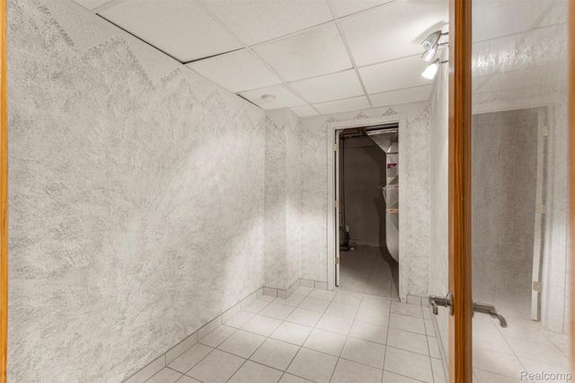 23395 Mission Lane, Farmington, MI 48335