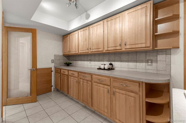 23395 Mission Lane, Farmington, MI 48335