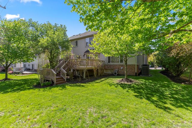 23395 Mission Lane, Farmington, MI 48335