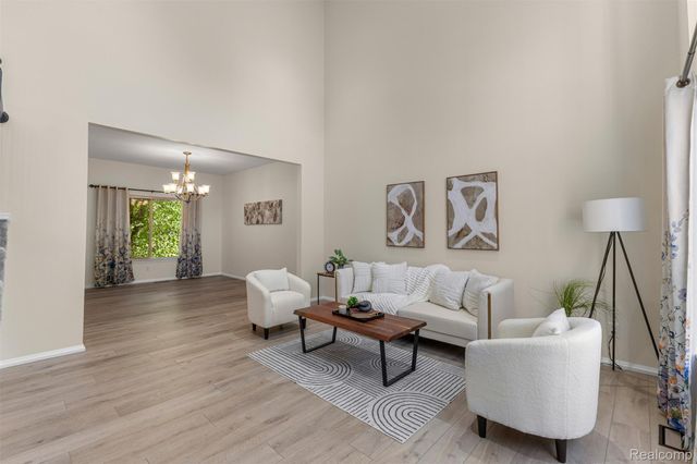 23395 Mission Lane, Farmington, MI 48335
