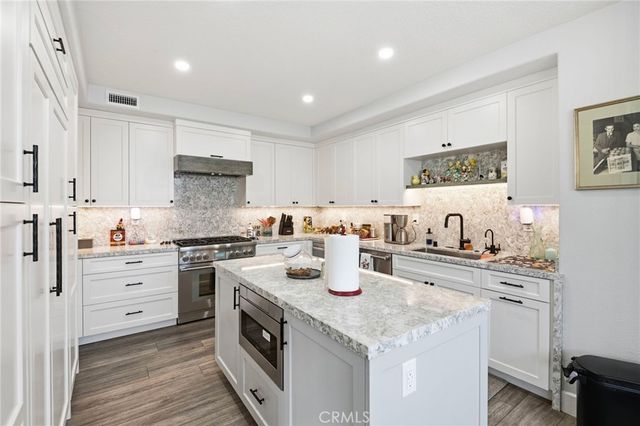 51 Seabrook Cove, Newport Beach, CA 92660