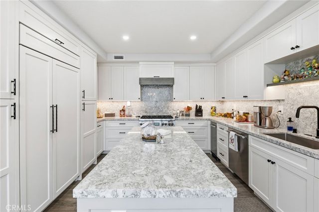 51 Seabrook Cove, Newport Beach, CA 92660