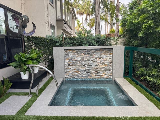 51 Seabrook Cove, Newport Beach, CA 92660