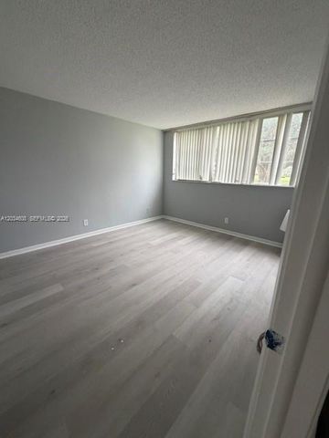 8990 S Hollybrook Boulevard 106, Pembroke Pines, FL 33025