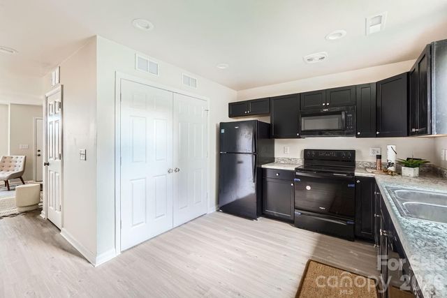 1614 Ct Brooks Circle, Charlotte, NC 28212