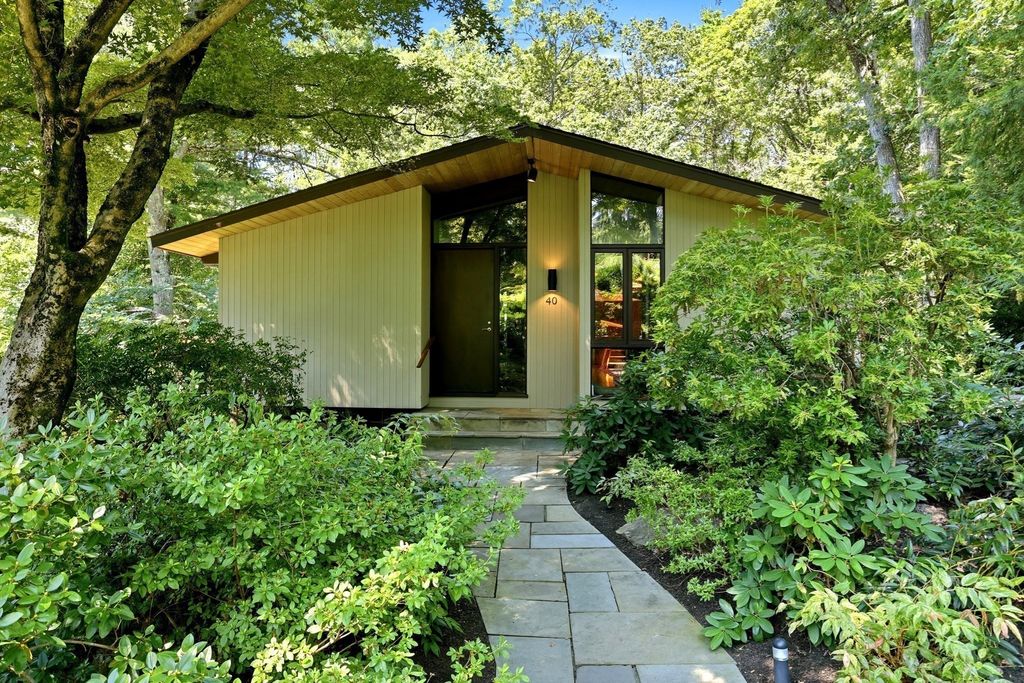 40 Brigham Woods, Concord, MA 01742