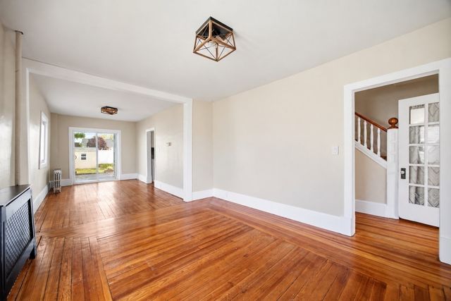 96 Catherine St, Chicopee, MA 01013