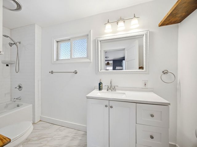 96 Catherine St, Chicopee, MA 01013