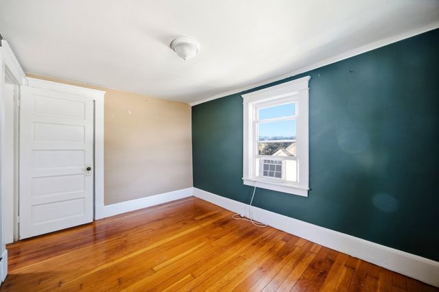 96 Catherine St, Chicopee, MA 01013