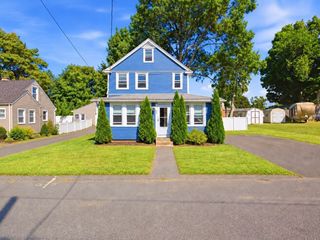 96 Catherine St, Chicopee, MA 01013