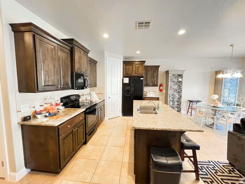 Image 6 of property listing at 4154 E TORREY PINES DR, Washington, UT 84780