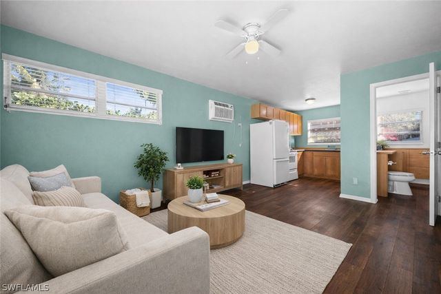 715 10TH ST N, Naples, FL 34102