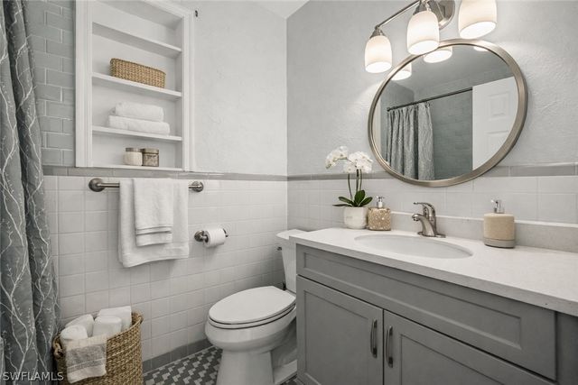 715 10TH ST N, Naples, FL 34102