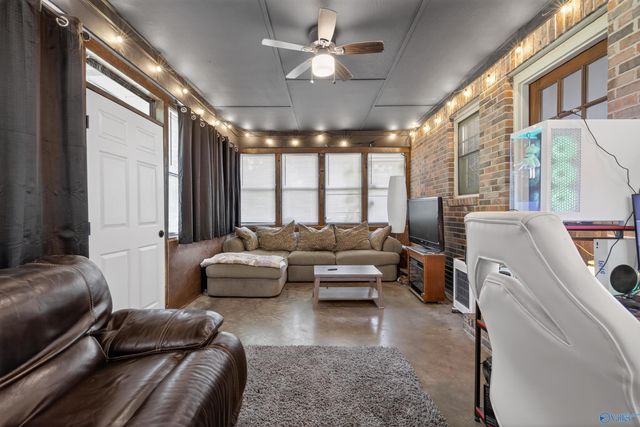 222 Dee Ann Road, Trinity, AL 35673