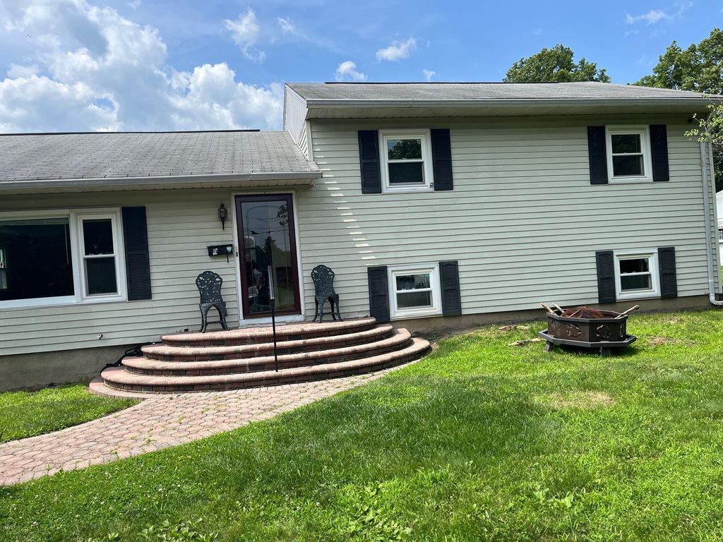10 Cannon Drive, New Windsor, NY 12553