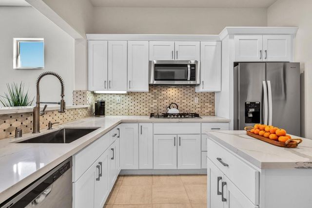 141 Kavenish Drive, Rancho Mirage, CA 92270