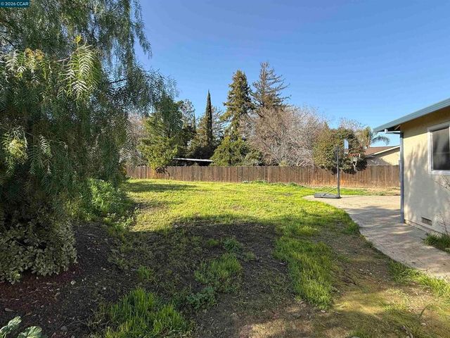 2132 Misty Ct, Pittsburg, CA 94565