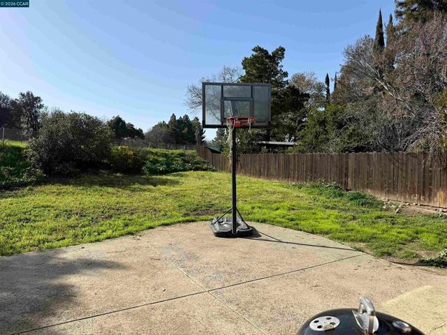 2132 Misty Ct, Pittsburg, CA 94565