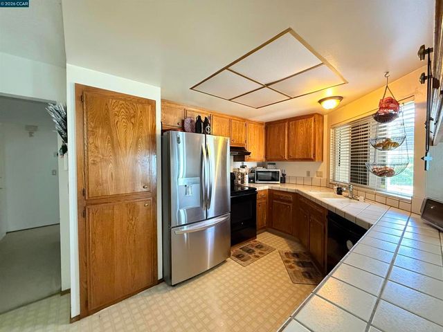 2132 Misty Ct, Pittsburg, CA 94565