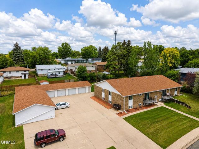 803 3rd Avenue NE, Mandan, ND 58554 property photo