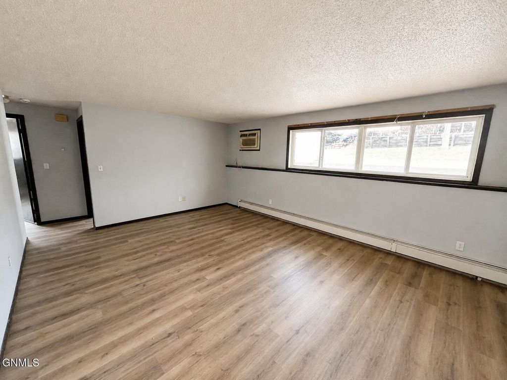 803 3rd Avenue NE, Mandan, ND 58554 photo 5
