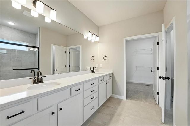 12425 S Redwood Street, Lee's Summit, MO 64086