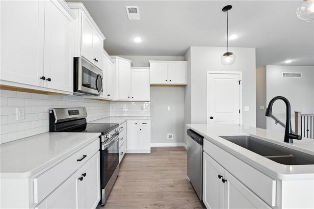 12425 S Redwood Street, Lee's Summit, MO 64086