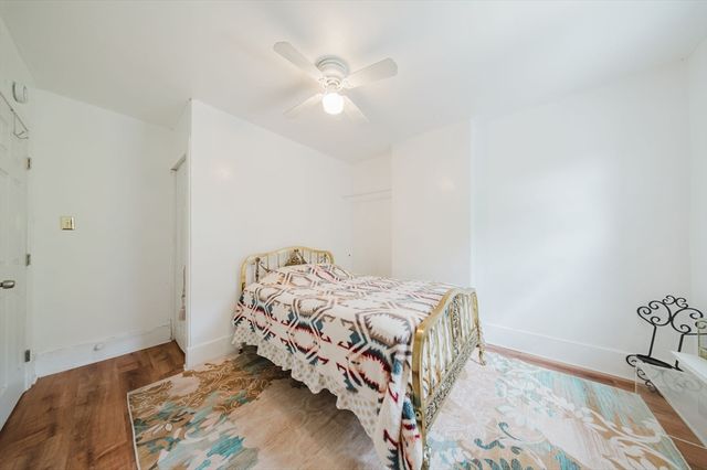 14 Center St, Holyoke, MA 01040