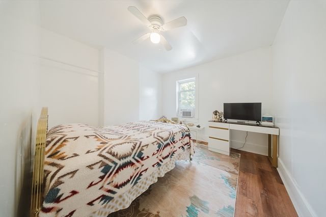 14 Center St, Holyoke, MA 01040