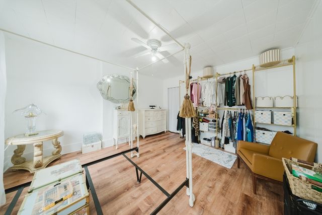 14 Center St, Holyoke, MA 01040