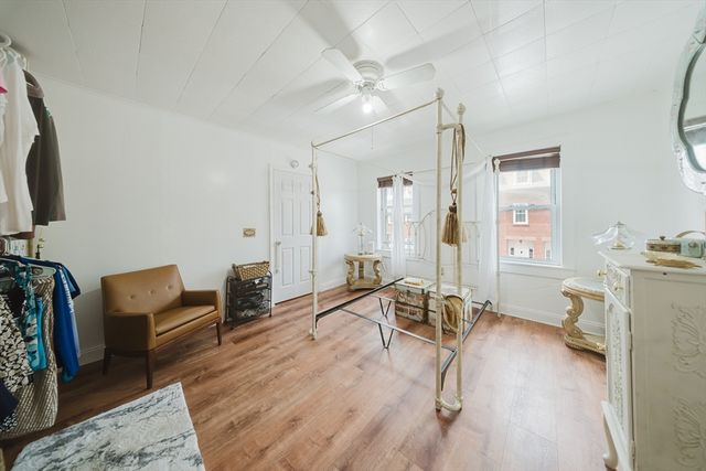 14 Center St, Holyoke, MA 01040