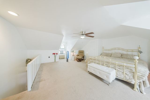 14 Center St, Holyoke, MA 01040