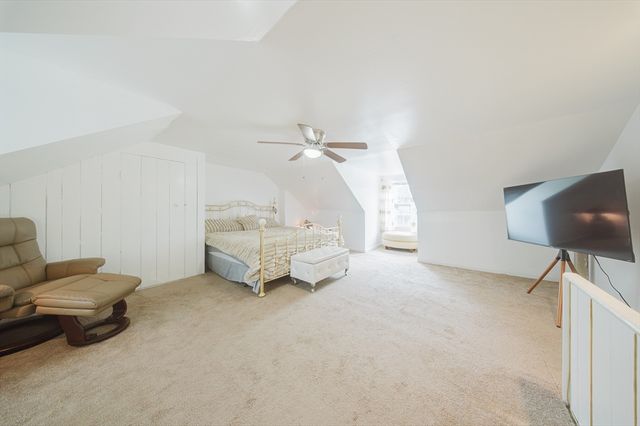 14 Center St, Holyoke, MA 01040