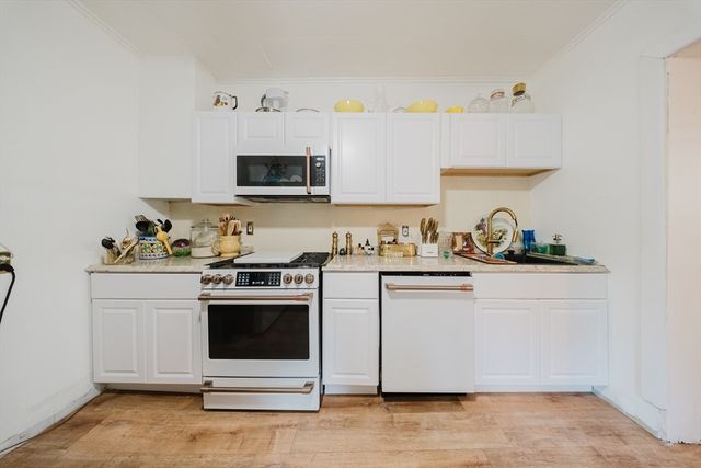 14 Center St, Holyoke, MA 01040