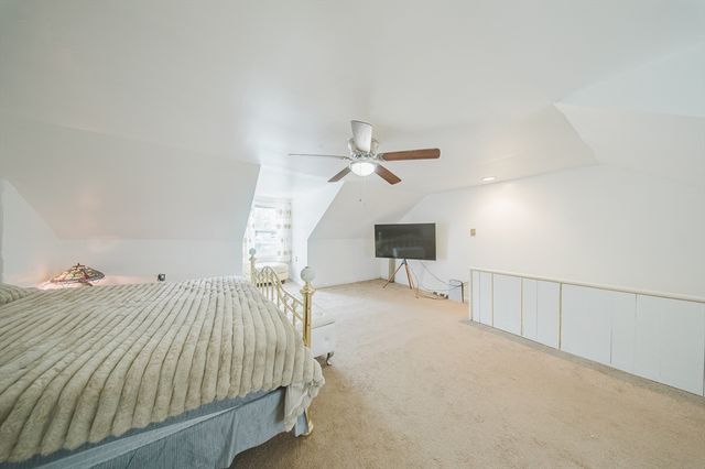 14 Center St, Holyoke, MA 01040