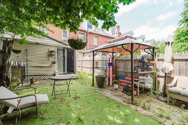 14 Center St, Holyoke, MA 01040