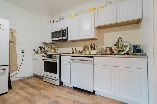 14 Center St, Holyoke, MA 01040